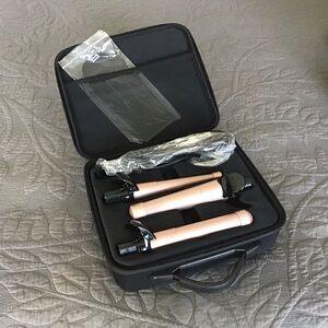 NIB Beachwaver Trio Set with Case